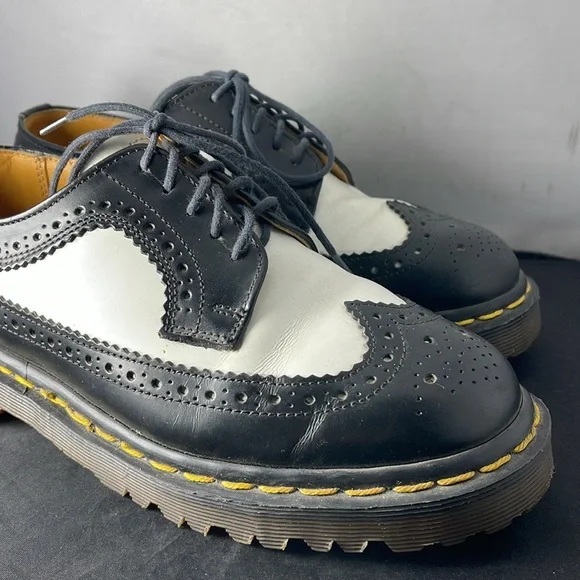 VINTAGE DR. MARTENS Black White Leather Wingtip Oxfords Made in England - Picture 3 of 13